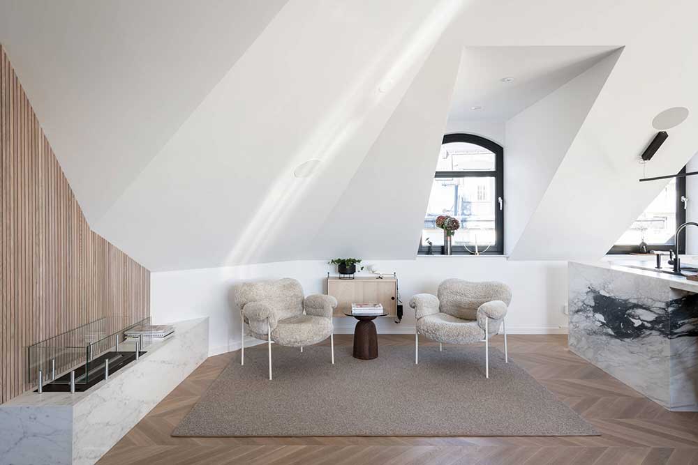 Стильная мансардная квартира в Стокгольме с террасой и винной комнатой