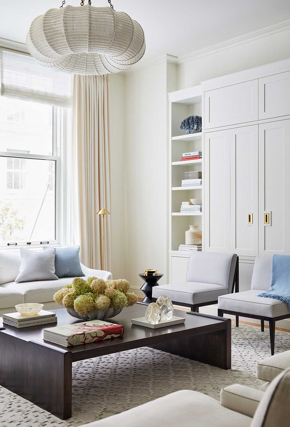Светлая и воздушная: белоснежный интерьер квартиры в Нью-Йорке