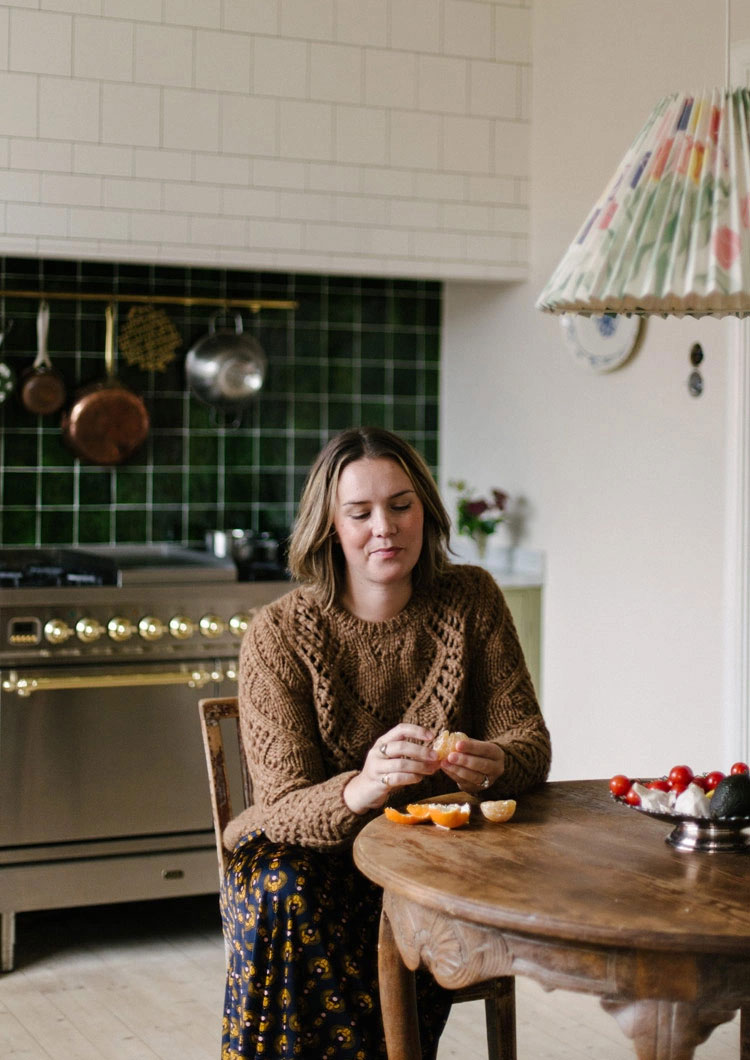Кухня мечты и активные принты: живой интерьер дачи шведского блогера Johanna Bradford
