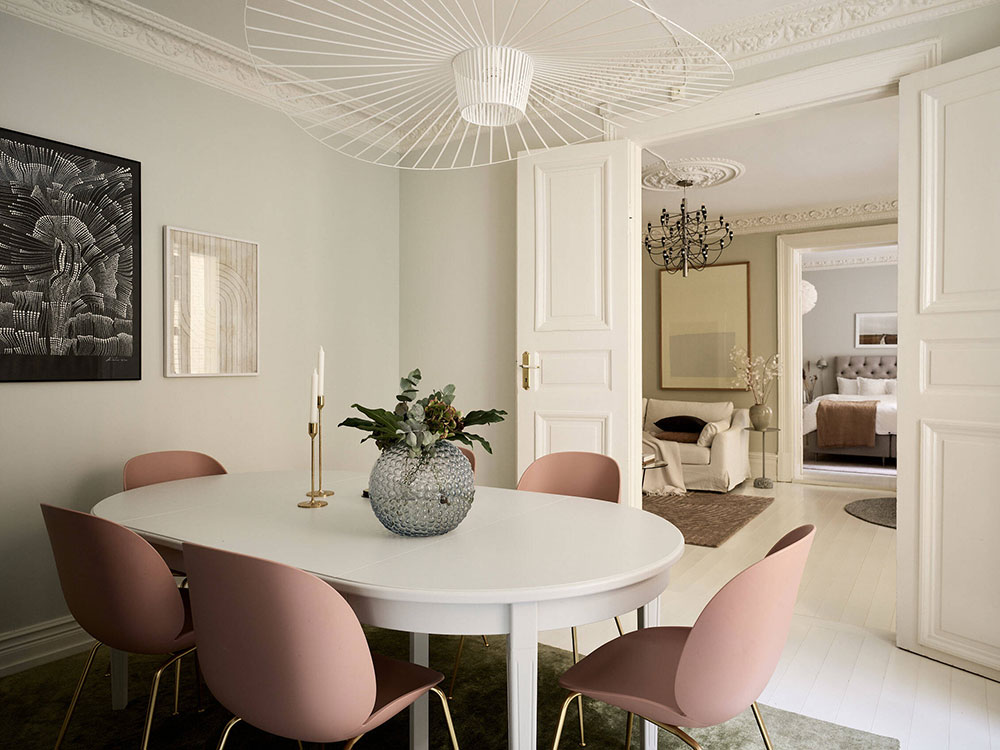 Нежный интерьер красивой классической квартиры в Швеции