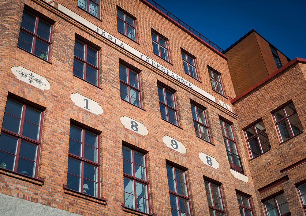 Лаконичный и вдохновляющий: лофт в здании бывшей фабрики в Стокгольме (79 кв. м)