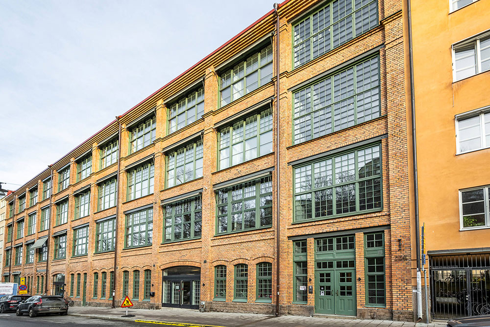Высокие потолки и терраса: уникальная квартира в бывшем заводском здании в Стокгольме
