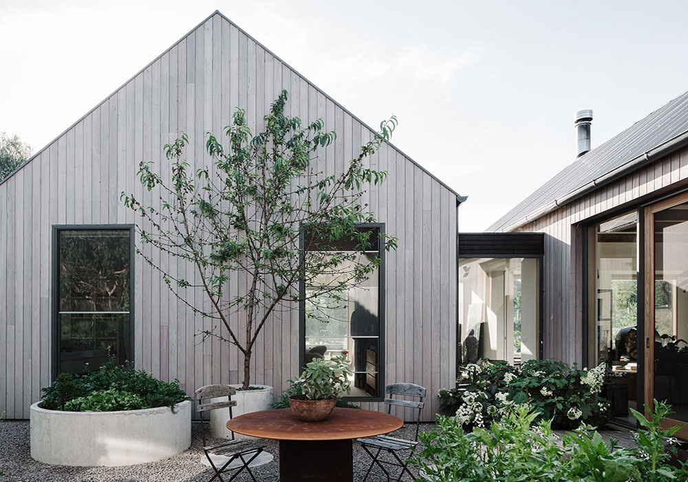 Очень светлый и уютный дом семьи дизайнера на побережье в Австралии