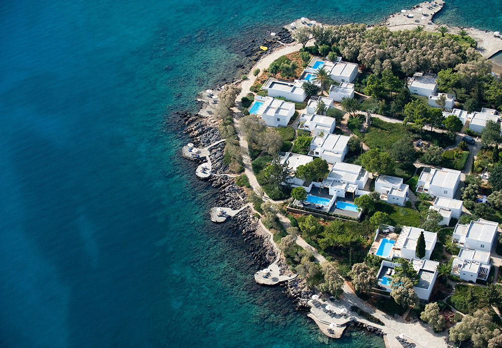 Собственный музей и 2,5 км береговой линии: отель Minos Beach Art Hotel на Крите