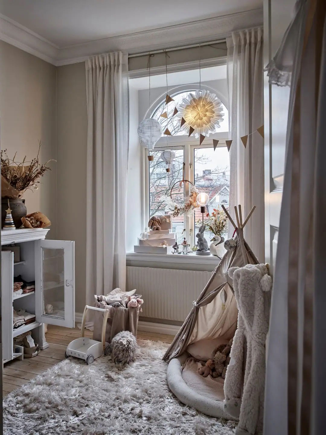 Современная классика и Рождество: элегантная квартира в Хельсингборге