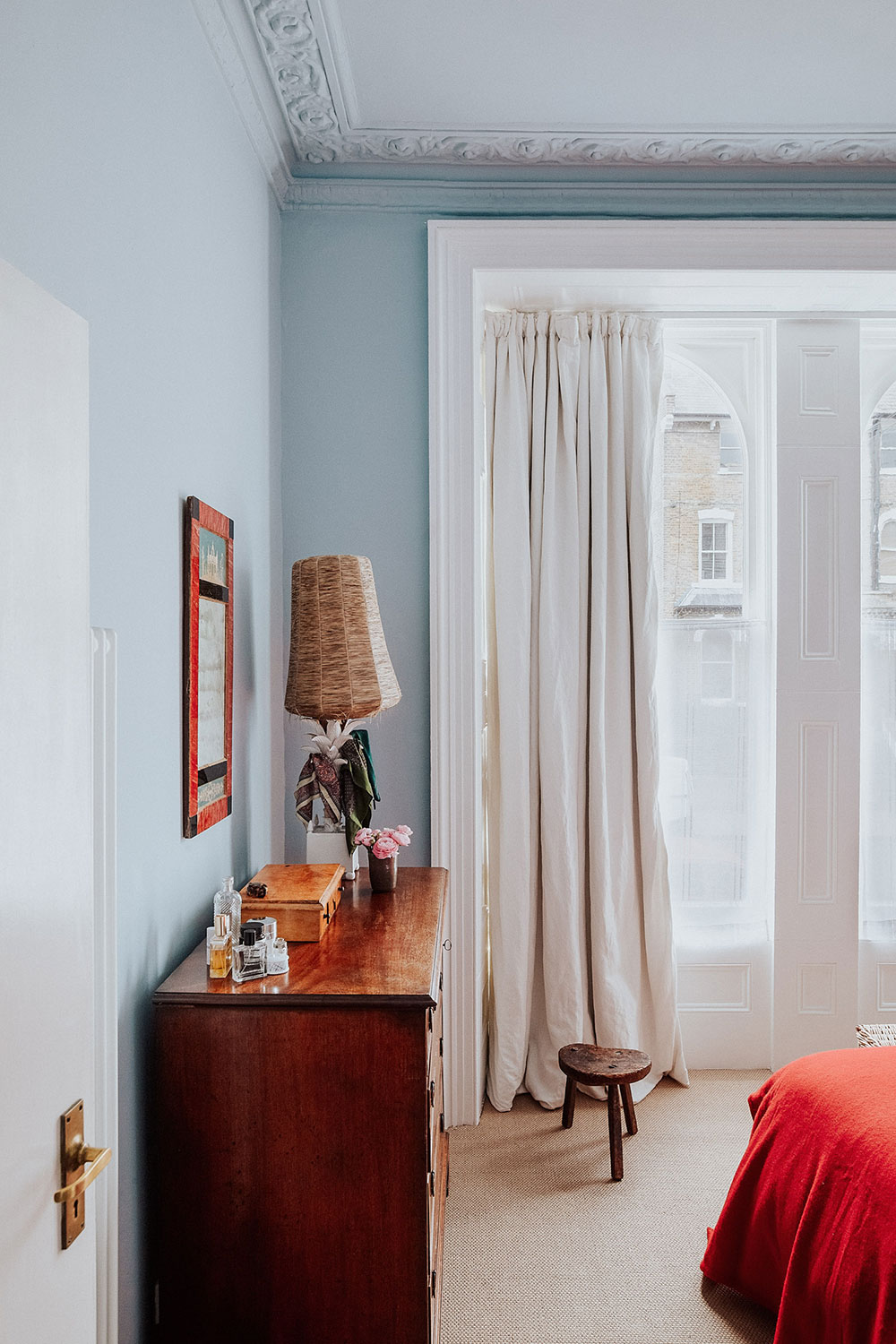 Небольшая квартира в Лондоне с творческой атмосферой и классическим шармом
