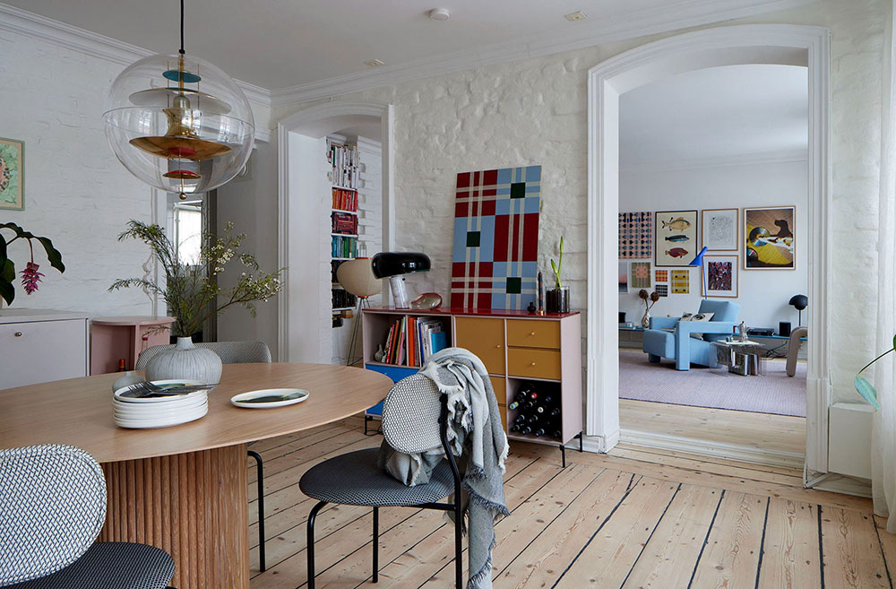Игривая Скандинавия: квартира с красочным декором и дизайнерской мебелью в Стокгольме (64 кв. м)