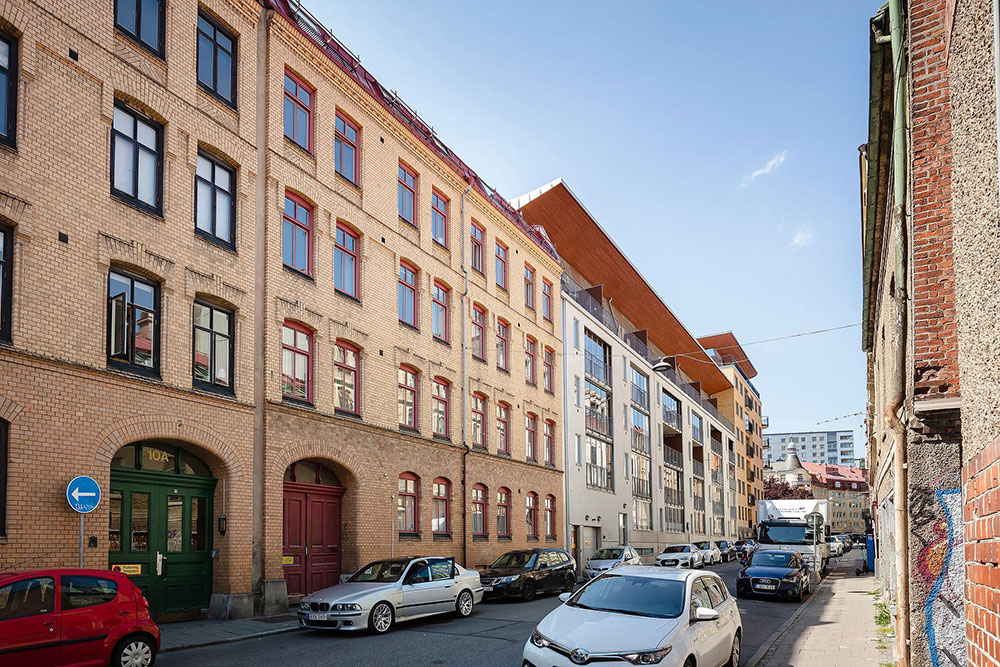 Розовые стены и винтажная витрина: милая квартира в Швеции (60 кв. м)
