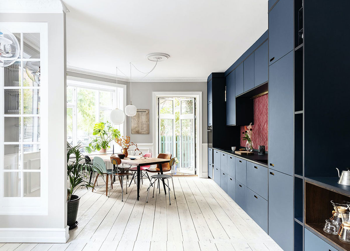 Смелые краски и идеи в интерьере классической квартиры в Копенгагене