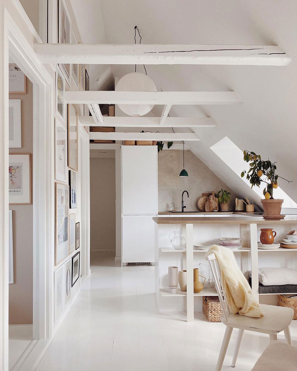 Небольшая, но тёплая и уютная мансардная квартира в Дании (47 кв. м)