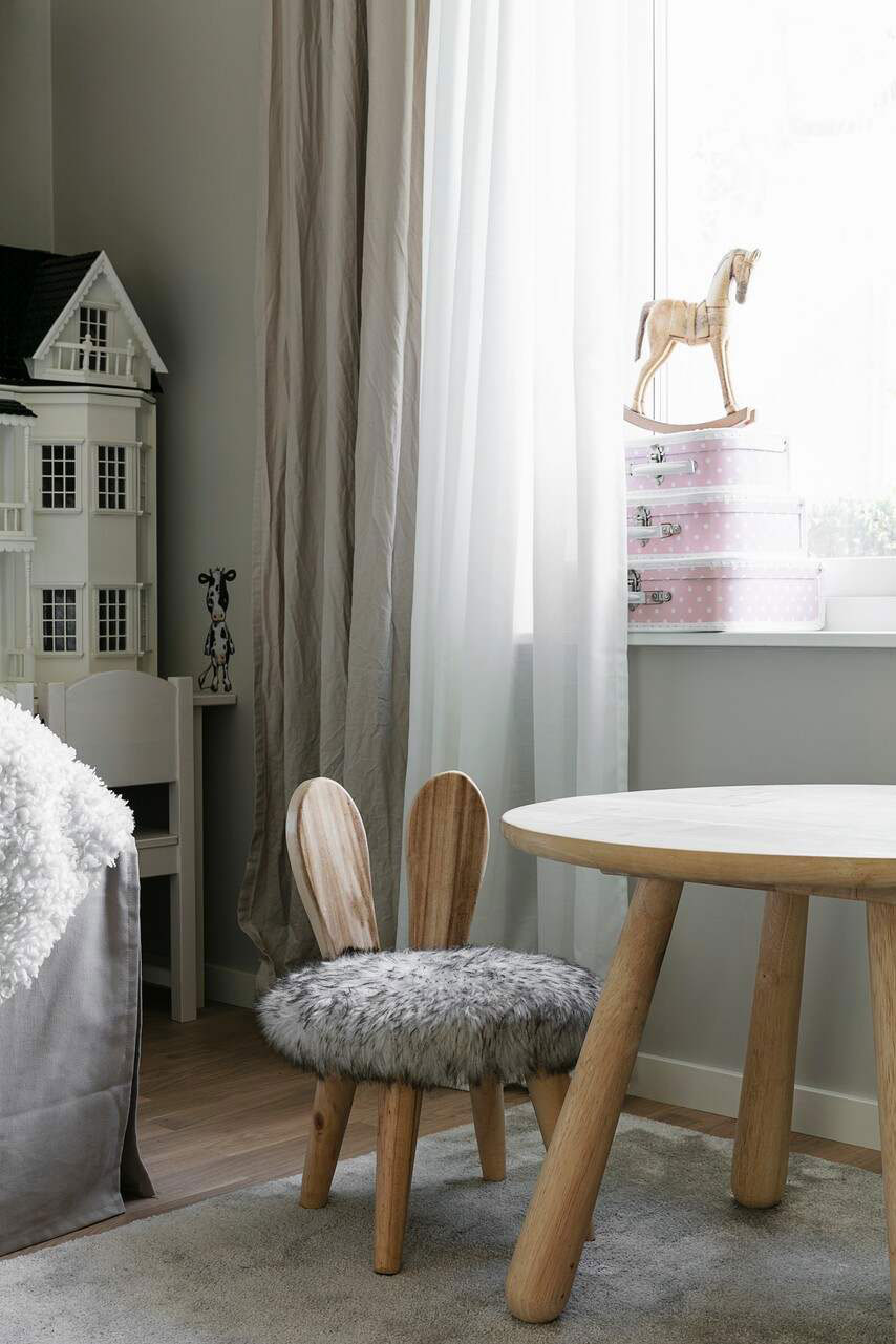Красивая белая дача в Швеции с уютными современными интерьерами