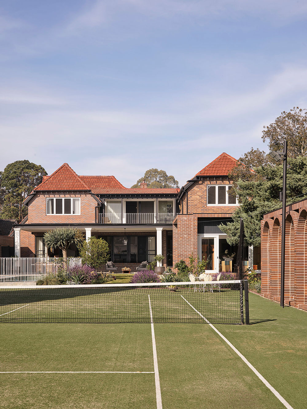Изящные архитектурные детали и утонченный современный декор: дом в Сиднее