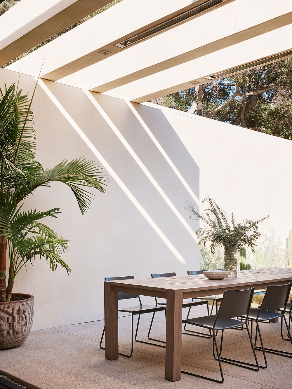 Залитый светом и стильный современный дом в Лос-Анджелесе