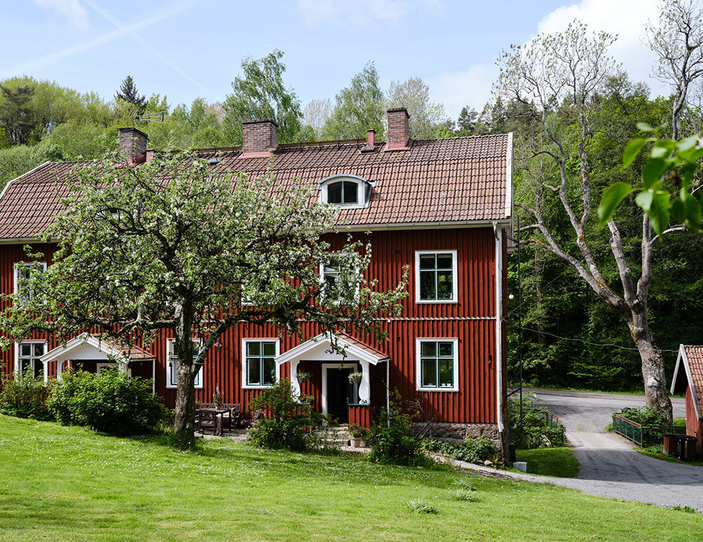 Уютный загородный дом в историческом коттедже в Швеции