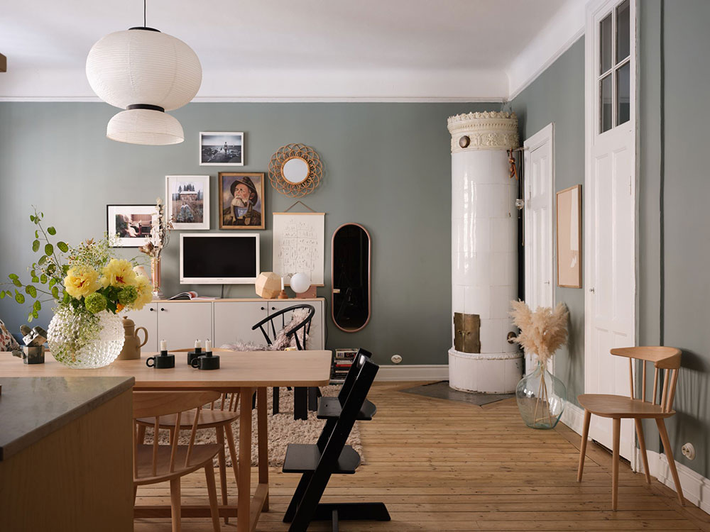 Уютная желтая кухня и другие цветовые акценты в дизайне скандинавской квартиры (78 кв. м)