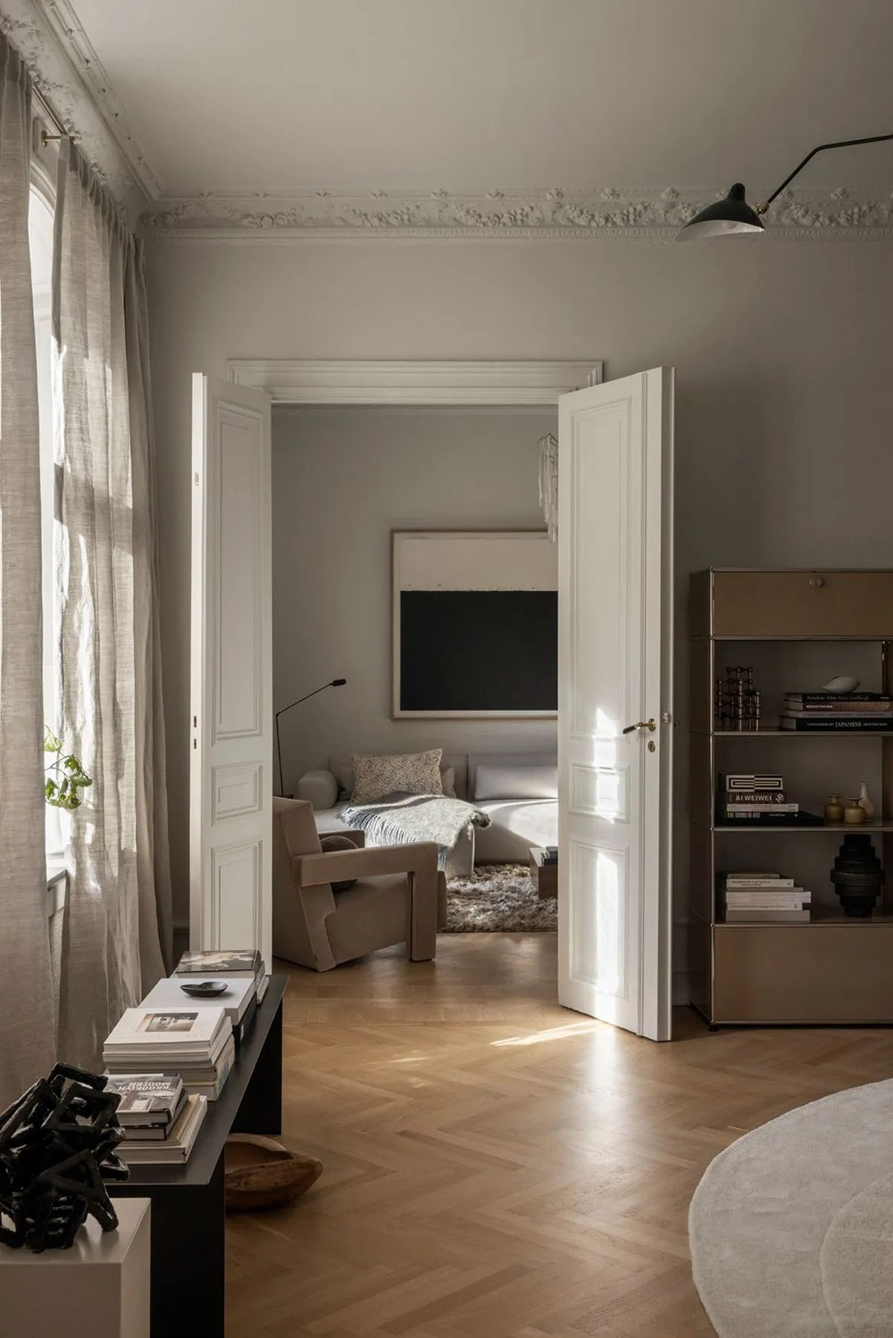 Изысканный современный дизайн квартиры в доме 19 века в Стокгольме