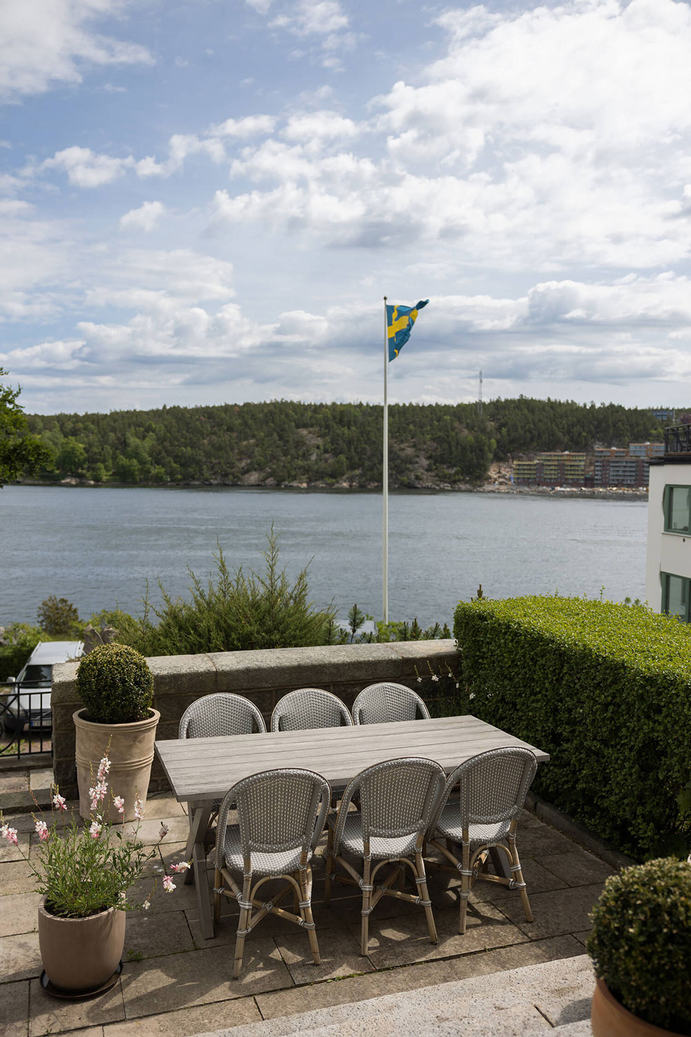 Величественная вилла на берегу залива в пригороде Стокгольма