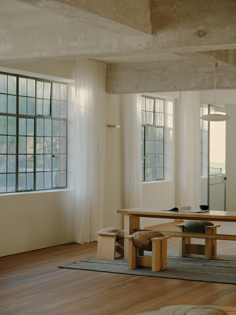 Бетон, естественный свет и японские мотивы: лофт в Сиднее