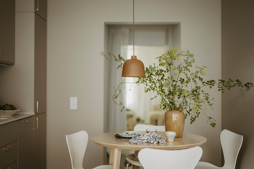 Маленькая квартира в Швеции с удлинённой планировкой и небольшой террасой (38 кв. м) Маленькая квартира в Швеции с удлинённой планировкой и небольшой террасой (38 кв. м)