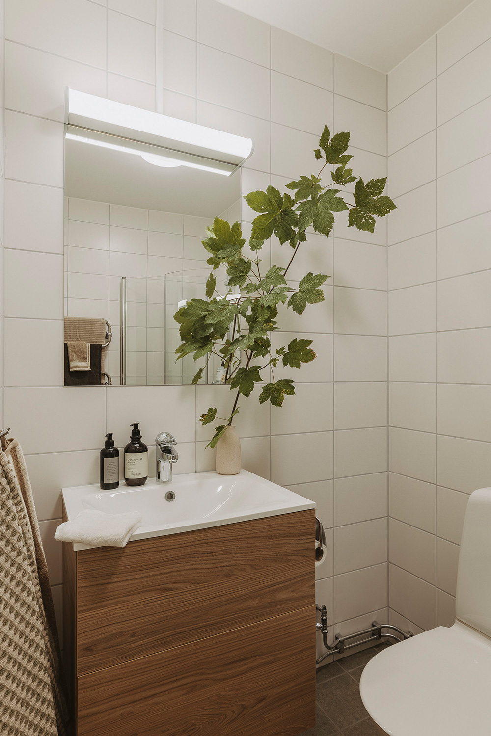 Маленькая квартира в Швеции с удлинённой планировкой и небольшой террасой (38 кв. м) Маленькая квартира в Швеции с удлинённой планировкой и небольшой террасой (38 кв. м)