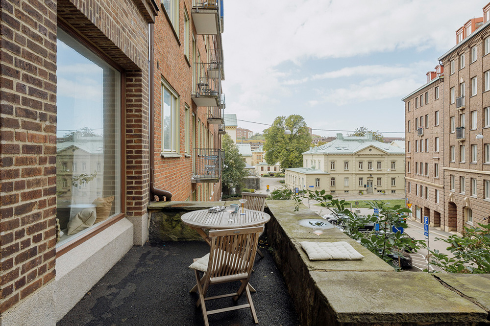 Маленькая квартира в Швеции с удлинённой планировкой и небольшой террасой (38 кв. м) Маленькая квартира в Швеции с удлинённой планировкой и небольшой террасой (38 кв. м)