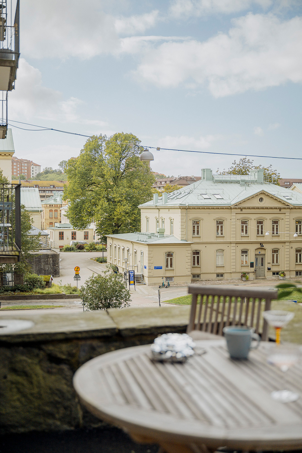 Маленькая квартира в Швеции с удлинённой планировкой и небольшой террасой (38 кв. м) Маленькая квартира в Швеции с удлинённой планировкой и небольшой террасой (38 кв. м)