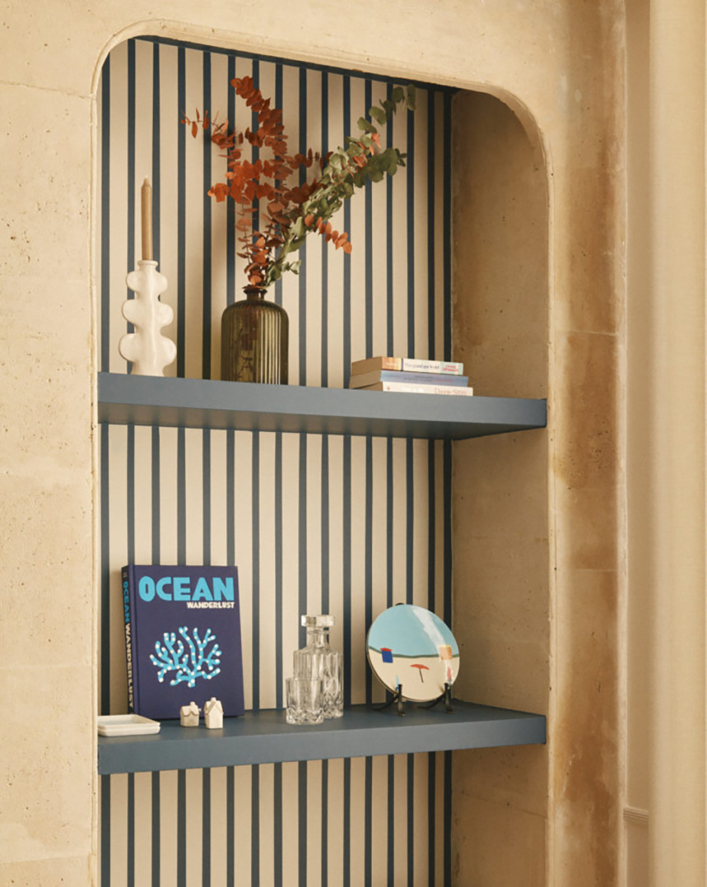 Офис французского агентства недвижимости, который выглядит как модный жилой дом Офис французского агентства недвижимости, который выглядит как модный жилой дом