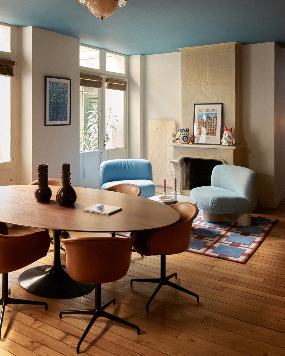 Офис французского агентства недвижимости, который выглядит как модный жилой дом Офис французского агентства недвижимости, который выглядит как модный жилой дом