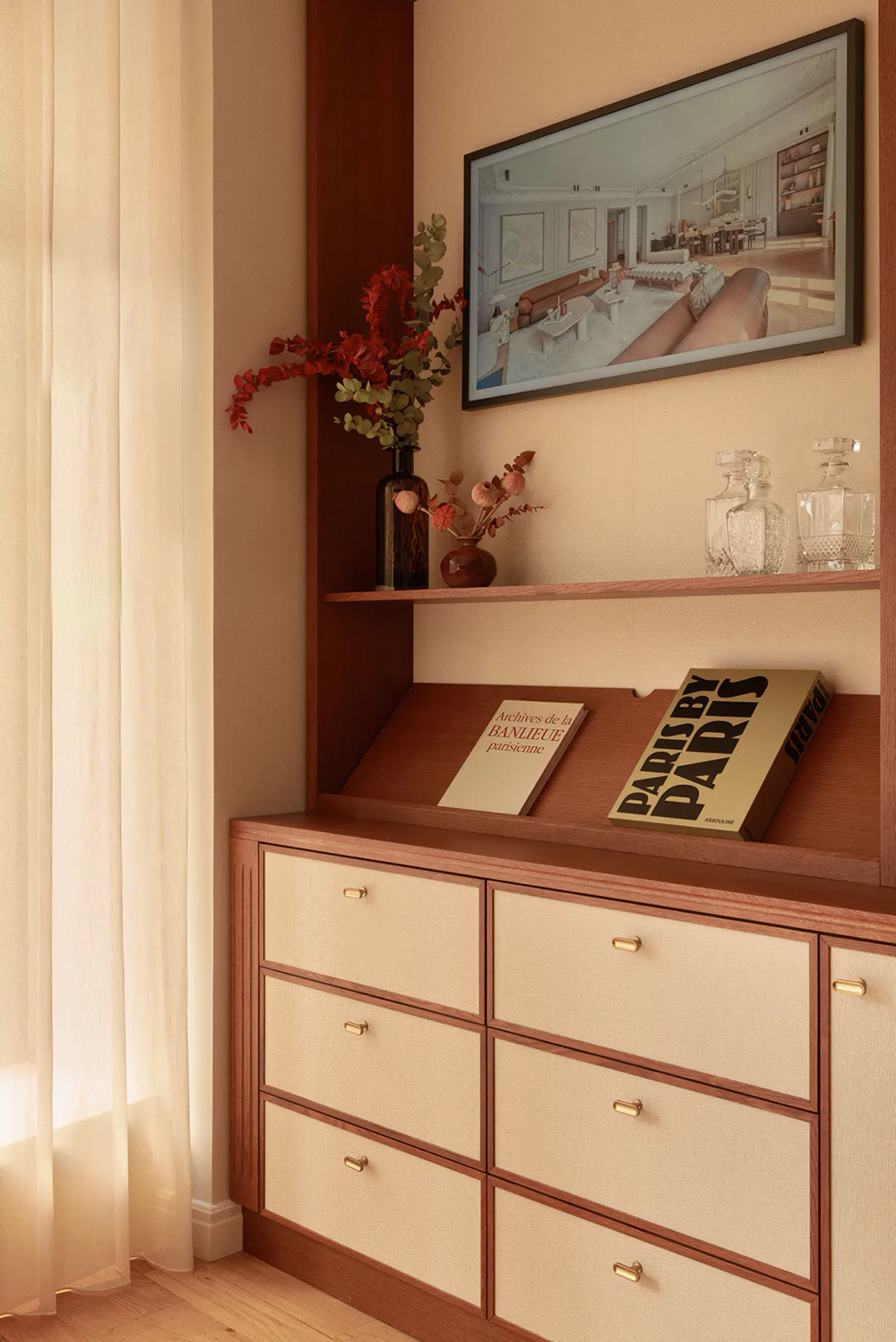 Офис французского агентства недвижимости, который выглядит как модный жилой дом Офис французского агентства недвижимости, который выглядит как модный жилой дом