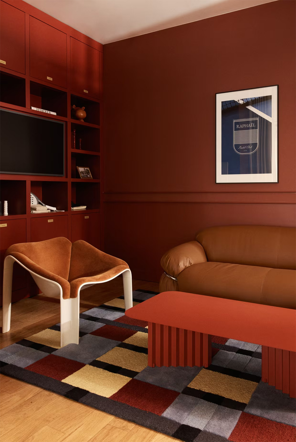 Офис французского агентства недвижимости, который выглядит как модный жилой дом Офис французского агентства недвижимости, который выглядит как модный жилой дом