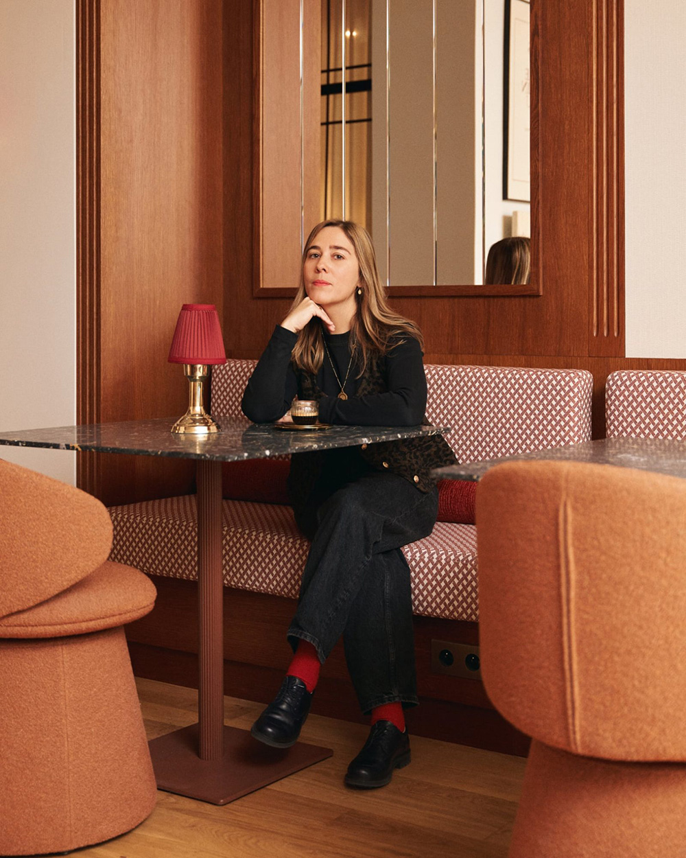 Офис французского агентства недвижимости, который выглядит как модный жилой дом Офис французского агентства недвижимости, который выглядит как модный жилой дом