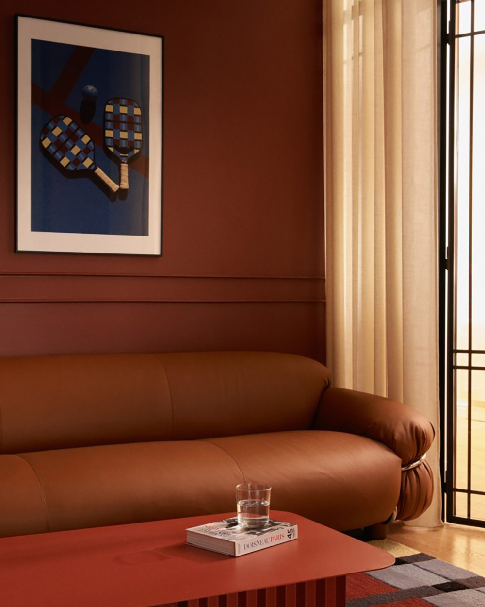 Офис французского агентства недвижимости, который выглядит как модный жилой дом Офис французского агентства недвижимости, который выглядит как модный жилой дом