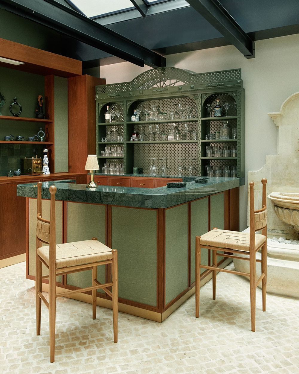 Офис французского агентства недвижимости, который выглядит как модный жилой дом Офис французского агентства недвижимости, который выглядит как модный жилой дом